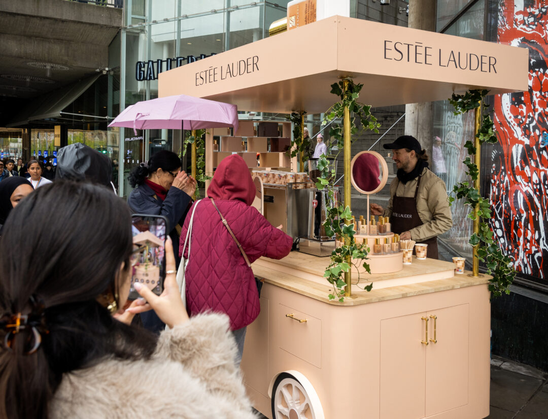 Estée Lauder kaffevagn sergels torg