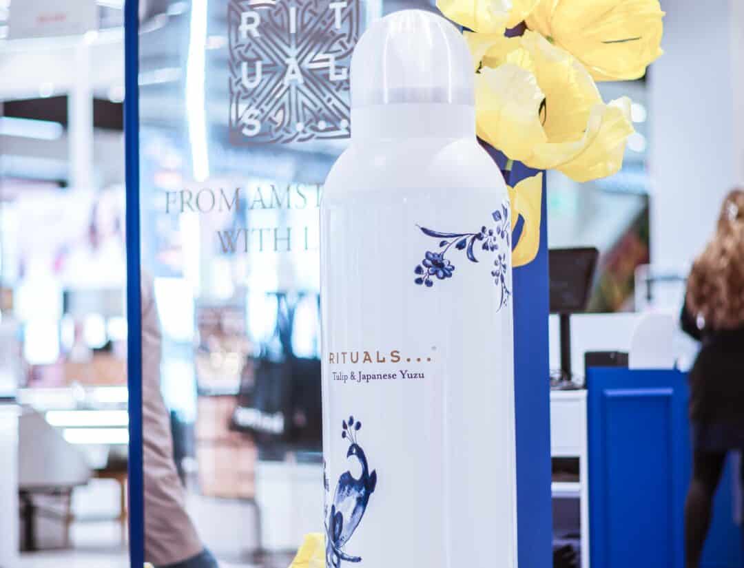 3D-printad produktdisplay för Rituals i butik med specialdesignad ram och dekorelement