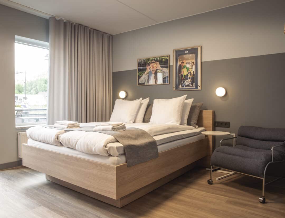 Gekås Shoppinglängorna hotellinredning specialbyggd säng