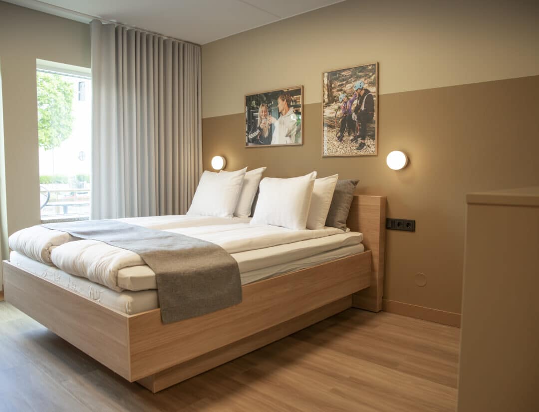 Gekås Shoppinglängorna hotellinredning specialbyggd säng
